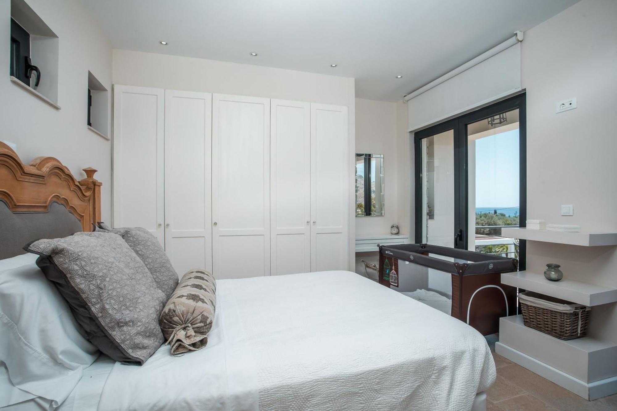 Oneiro - Voted The In Rhodes, Greece! Pefki